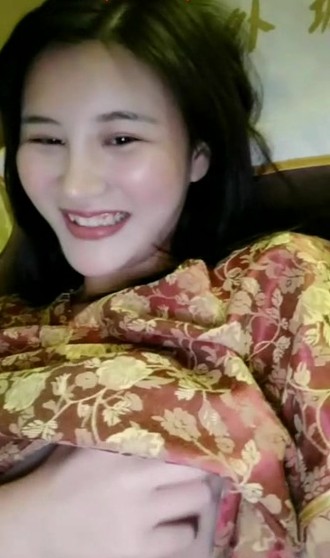 高颜值甜美新人萌妹子第六部找个男技师做足疗勾引聊骚漏奶自摸}