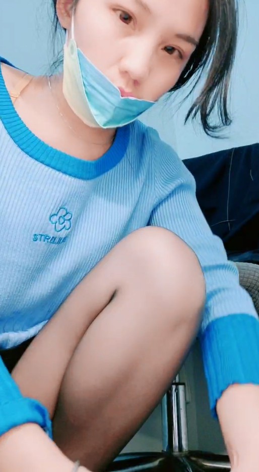 上班塞跳蛋的肉丝客服小姐姐：爽死了卧槽，我白浆都喷完了，肆无忌惮的叫很舒服，太爽了！}
