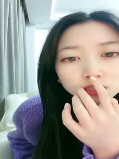 超清纯校花--夏天的夏，颜值、身材让人看了直流口水，声音温柔听她聊天就是心情舒畅，揉奶露毛真好看！}