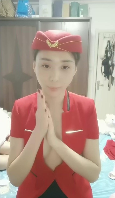 素颜美女在家跟小哥激情性爱，穿上性感的制服诱惑让小哥舔逼各种爆草抽插，浪荡呻吟捆绑束缚抠逼玩弄刺激}