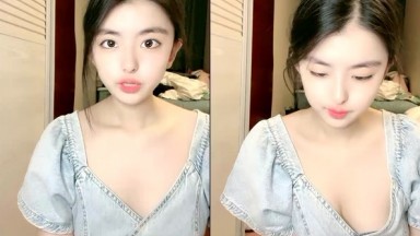 Joy宝贝--治愈笑容，五官小巧，萝莉宝藏女孩，怎么有那么甜的正点女孩，小奶兔软又翘挺！}