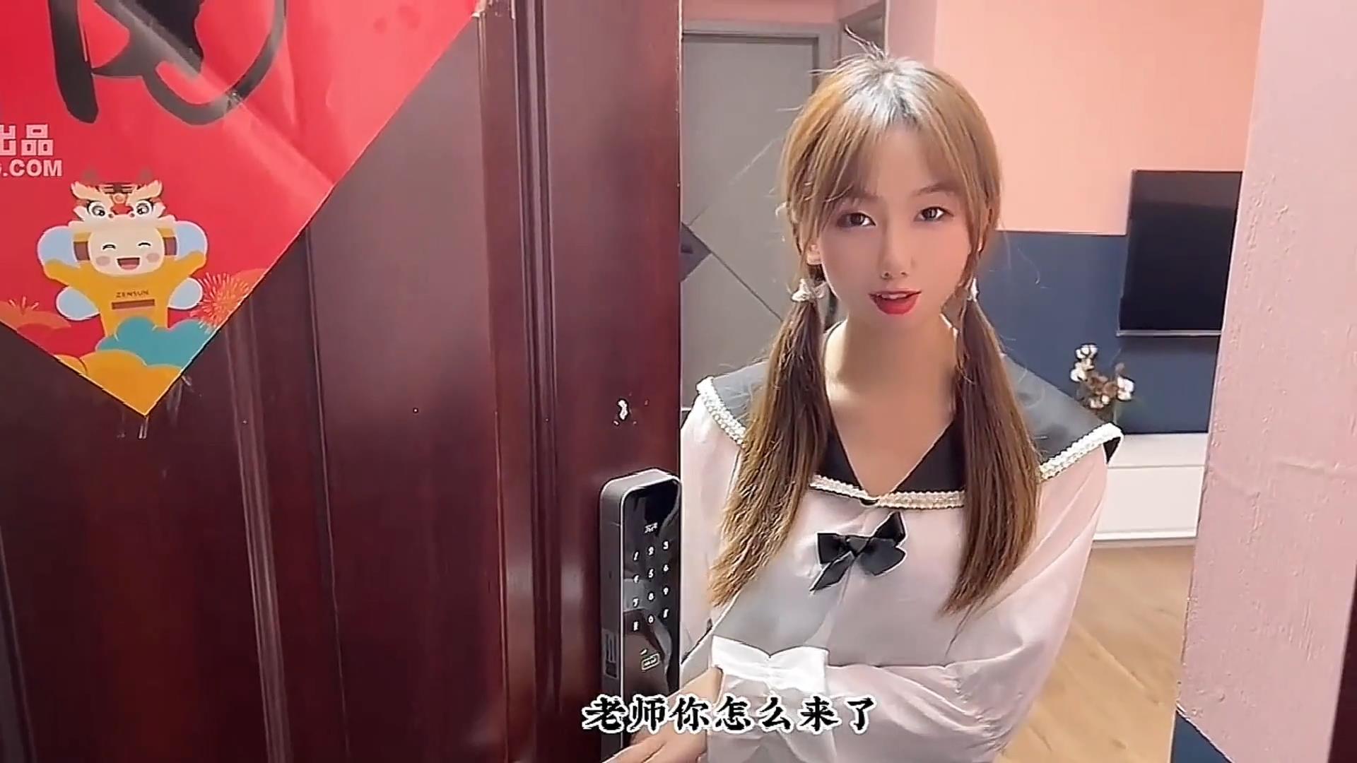 最新超人气爆乳貌美少女 小桃酱 师生虐情 JK女学生的淫荡生活 老师肉棒爆肏学生嫩穴内射}