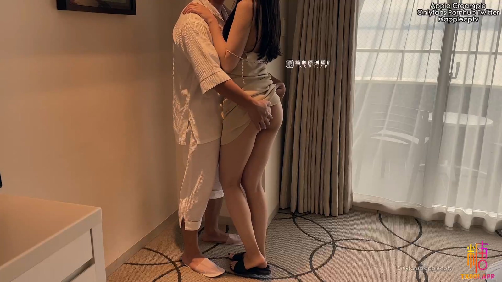 顶级女神超级丝袜控180大长腿女神▌苹果▌我的室友 第十篇 旅游风景美无内大白腿 高跟翘臀后入狂顶G点}