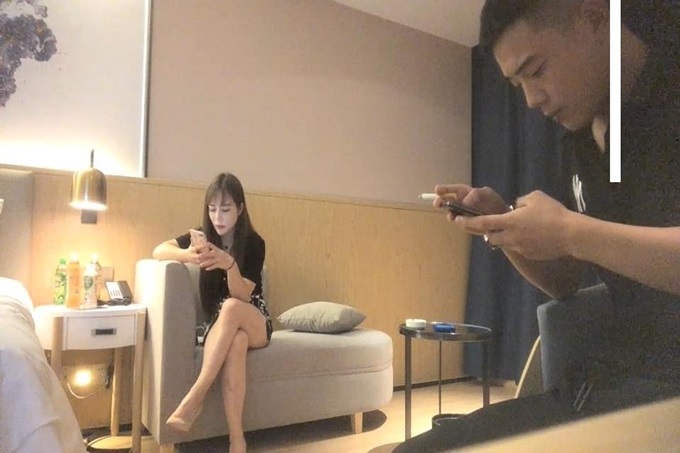 气质少妇兼职妹沙发欧美乱妇高清无乱码免费视频调情干到床上