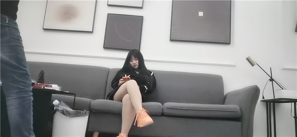 连续叫来俩妹子，小萝日韩k频道分享网络分享系统莉没感觉换白嫩好身材少妇，脱光了挺带劲