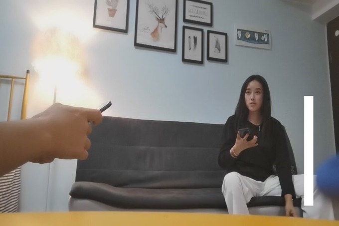 长腿小少妇，沙发上6夹腿高潮后注意力不集中能恢复吗9调情花式啪啪干得激情四射，魅惑眼神陶醉表情乐在其中
