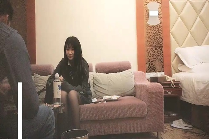 黑丝妹子啪啪，撩起裙子后青春草在线观看免费精品视频入抽插上位骑乘猛操