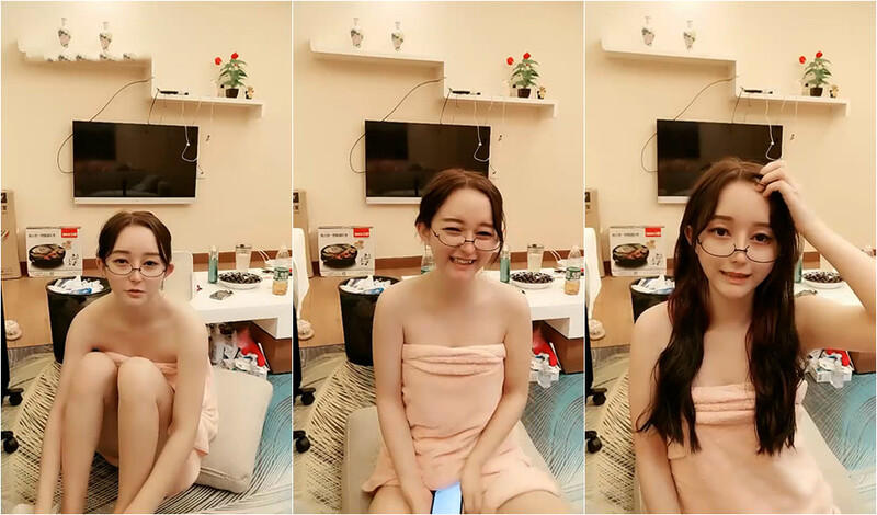 長相漂亮神似D麗熱巴眼鏡萌妹居家紫薇,張開雙腿震動棒,愛夫妻一场免费液拉絲