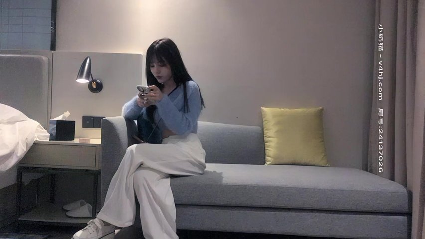 高颜值蓝衣妹子啪啪，舌吻调情口交站午夜天堂 pc+安卓立后入抽插猛操