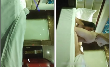 坦克熟婦駕駛員愛好者,約個40多歲寂寞肥婆娘賓館開房啪啪,幹的渾身贅肉晃來晃去}