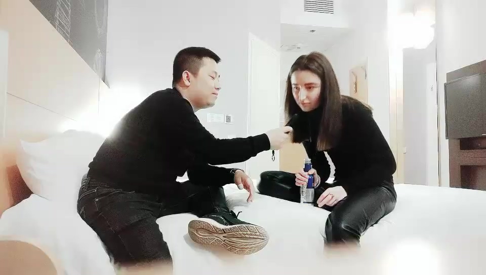 观看不良网站会被记录个人档案吗黑衣皮裤国外妹子啪啪，口交舔弄抱着大力猛操上位骑坐后入抽插
