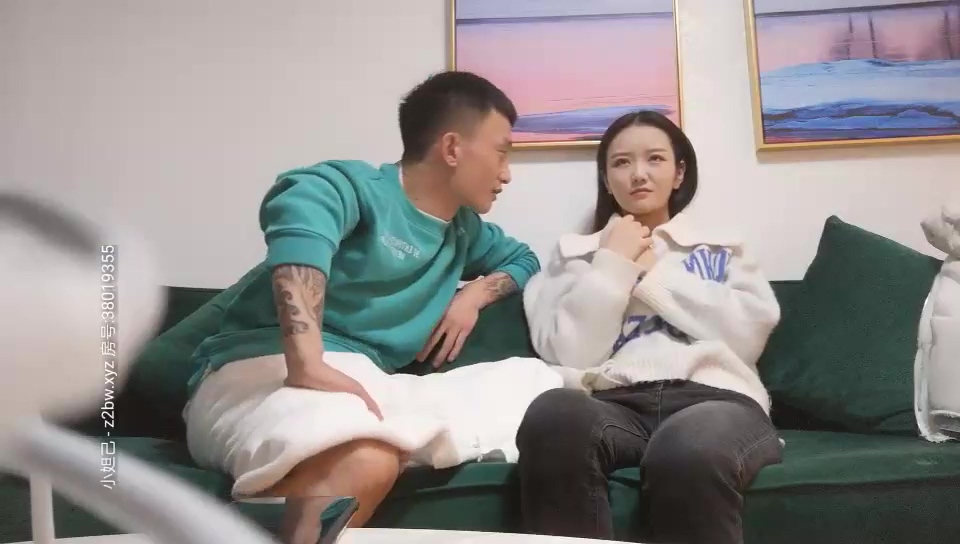 颜值不错妹子沙发啪啪，近距离拍摄口交舔弄翘起屁股大力猛操