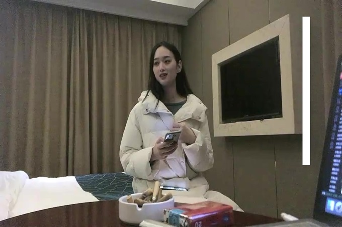白色外套苗条身材妹子亚洲欧洲精品国产二码啪啪，翘起屁股口交上位骑坐后入大力猛操