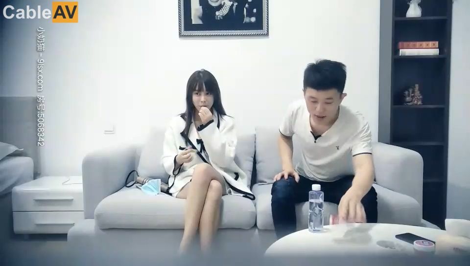 极品颜值97亚洲欧美国产网曝97甜美萌妹子啪啪，特写掰穴口交舔一半妹子有事走了