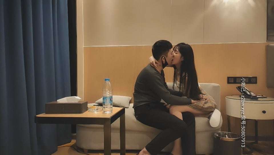 极品兼职外围，苗条美乳，舌吻口男女日视频交后入，姿势繁多角度专业