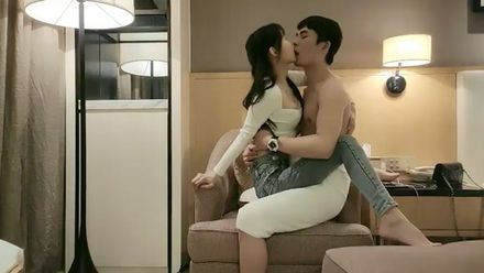 首秀双马尾极品妹子 互摸调情一级图画蹲着口交上位骑坐猛操搞得喊爸爸