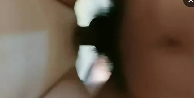 呆萌嫩妹妹！白皙皮肤炮友操搓背视频逼！大屌磨蹭嫩穴，一下插入猛怼，抱着屁股后入，撞击操的舒服