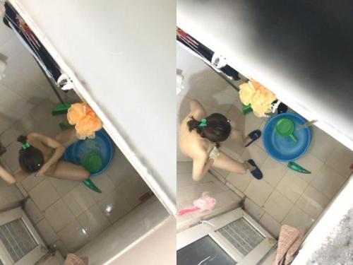 上帝视角冒死偸窥出租房邻居小姐姐用大盆婷婷色婷婷深深爱播五月水舀子洗澡，身材不错，还自娱自乐最后还把自己说笑了