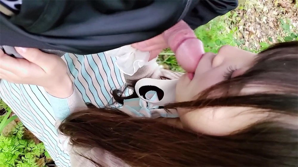和娇嫩风情小美女外出散步 这甜美容颜苗条好身材看的心动受不了掏出鸡巴享受舔吸，到小树林和酒店不精品国产高清不卡毛片停玩弄