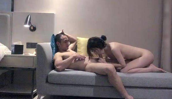 校花级清秀柔弱小姐姐 蓝衣宽松服饰白嫩肉香蕉视频app免费下载体约到酒店啪啪做爱，互相抱紧舌吻吸吮站立后入抽插真爽【水印】