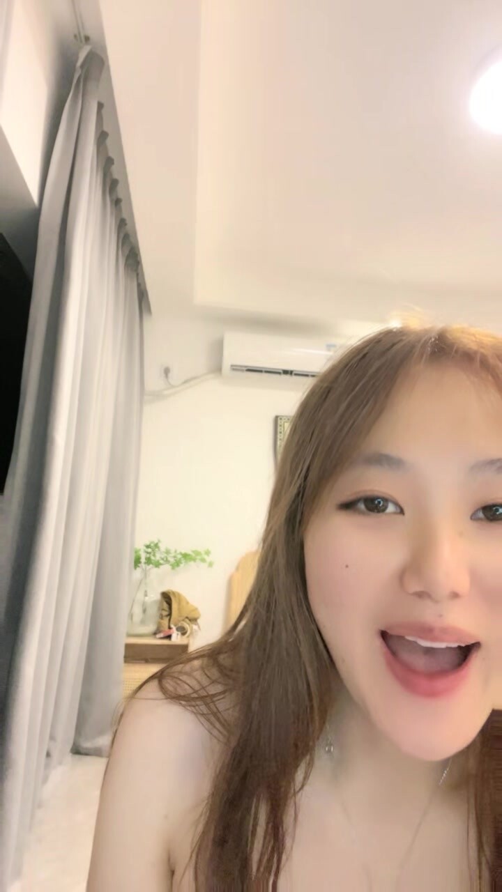 外表甜美靓女！和小奶狗99热最新网站发布地址炮友操逼！毛毛超多骚逼，慢慢怼入好紧致，操的水声哗哗，搞得美女爽翻