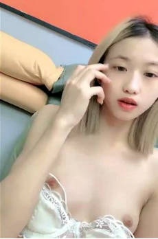 校花级女神，倒是第一次看见，清秀日本亚洲精品乖乖女，穴奶必然上品，粉嫩可口惹人爱！