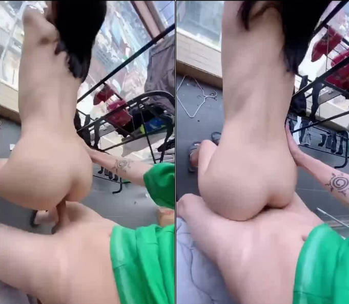 漂亮美眉 叫爸爸 爸爸打我 啊操死我了 小母狗大白天直接在落地窗前 看着城市景色 像狗一样趴着被爸爸无套}