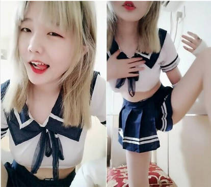 齊逼短裙學生制服可愛美少女,年紀輕輕掰開嫩鮑下海,壹臉懶洋洋的十分松弛}