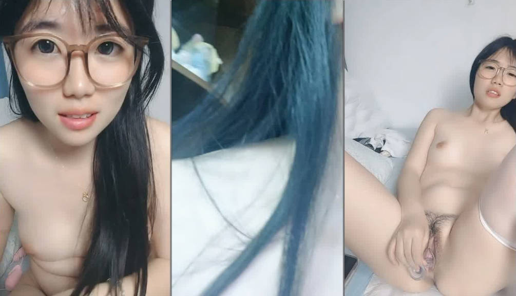 看久了会爱上的美女主播小甜甜，全程露脸丝袜情趣，笑起来很迷人，跳蛋塞逼里尿尿，道具抽插浪叫呻吟好刺激}