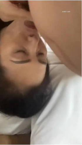 熟女阿姨吃鸡啪啪 身材丰满小贫乳 被大鸡吧无套输出 沉浸式享受爱爱}