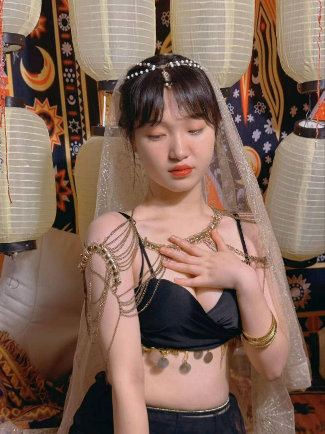 重庆大学生反差骚母狗,素人黑森林,与男友同居素颜大尺度羞羞私密视频照片流出}