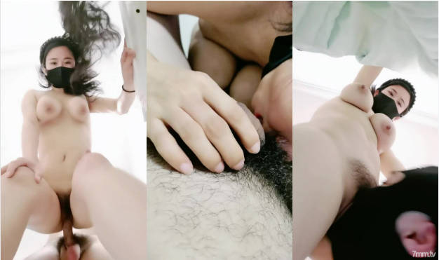 爆乳少妇镜头前的激情，露脸了让小哥揉奶舔逼好骚亲着小嘴诱惑狼友